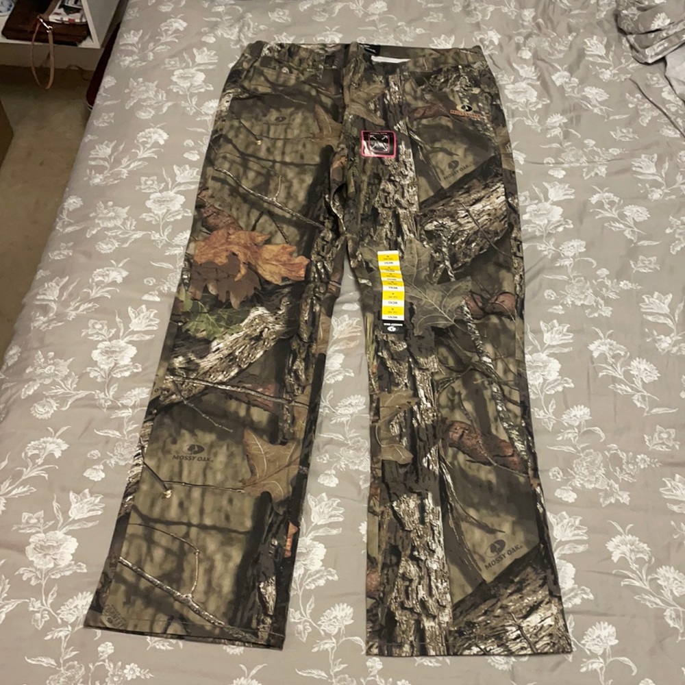 Men’s Size 32-34 Medium Mossy Oak Brand Camouflage Hunting Pants. Outdoor wear.